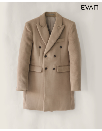  Enduring Elegance: Men's Refined Double-Breasted Coat