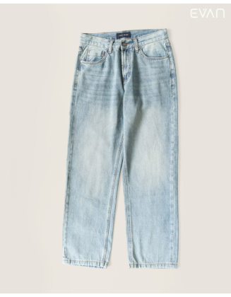 Classic Fit Denim: Modern & Versatile