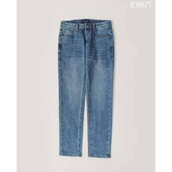 Classic Straight-Leg Jeans: Your Everyday Essential
