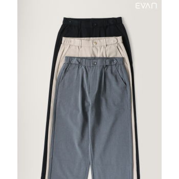 Pleated Trousers: Style & Comfort